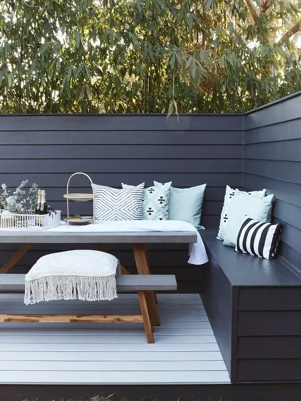 Black outdoor entertaining area 