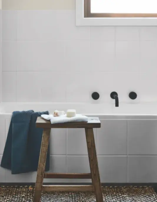White inset bathtub featuring Dulux Renovation Range