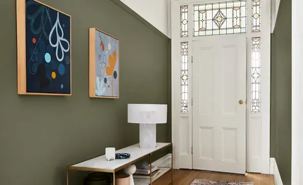 How to integrate Dulux colour in your hallway