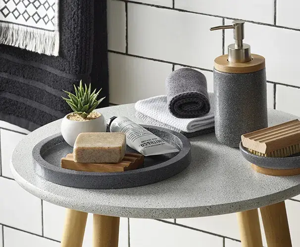 Decorative bathroom table tray upcycled with Duramax® Stone Effect