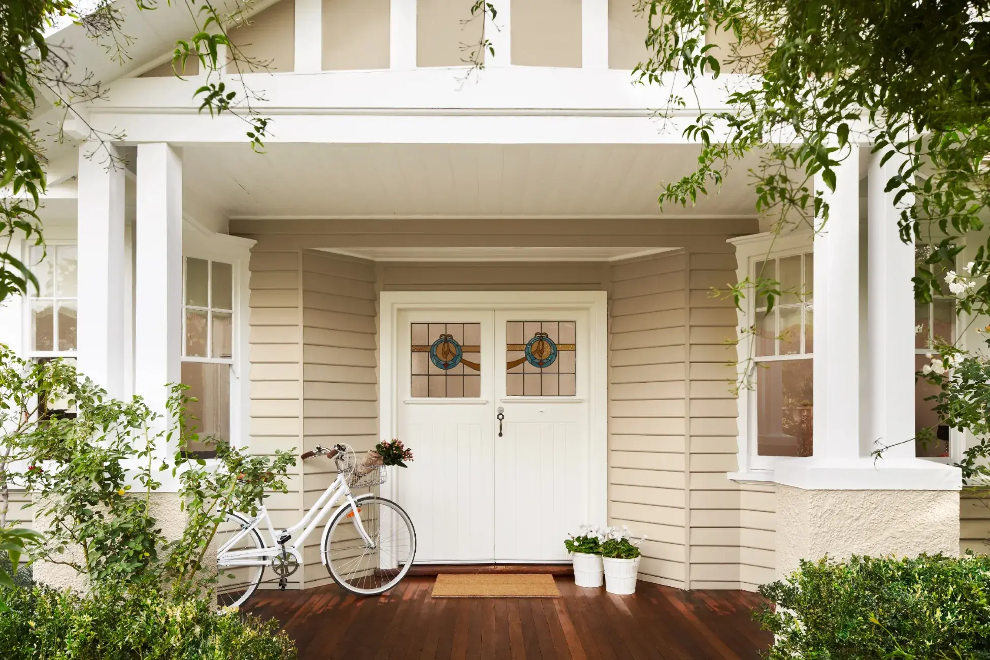 How to paint over stains on walls after floods